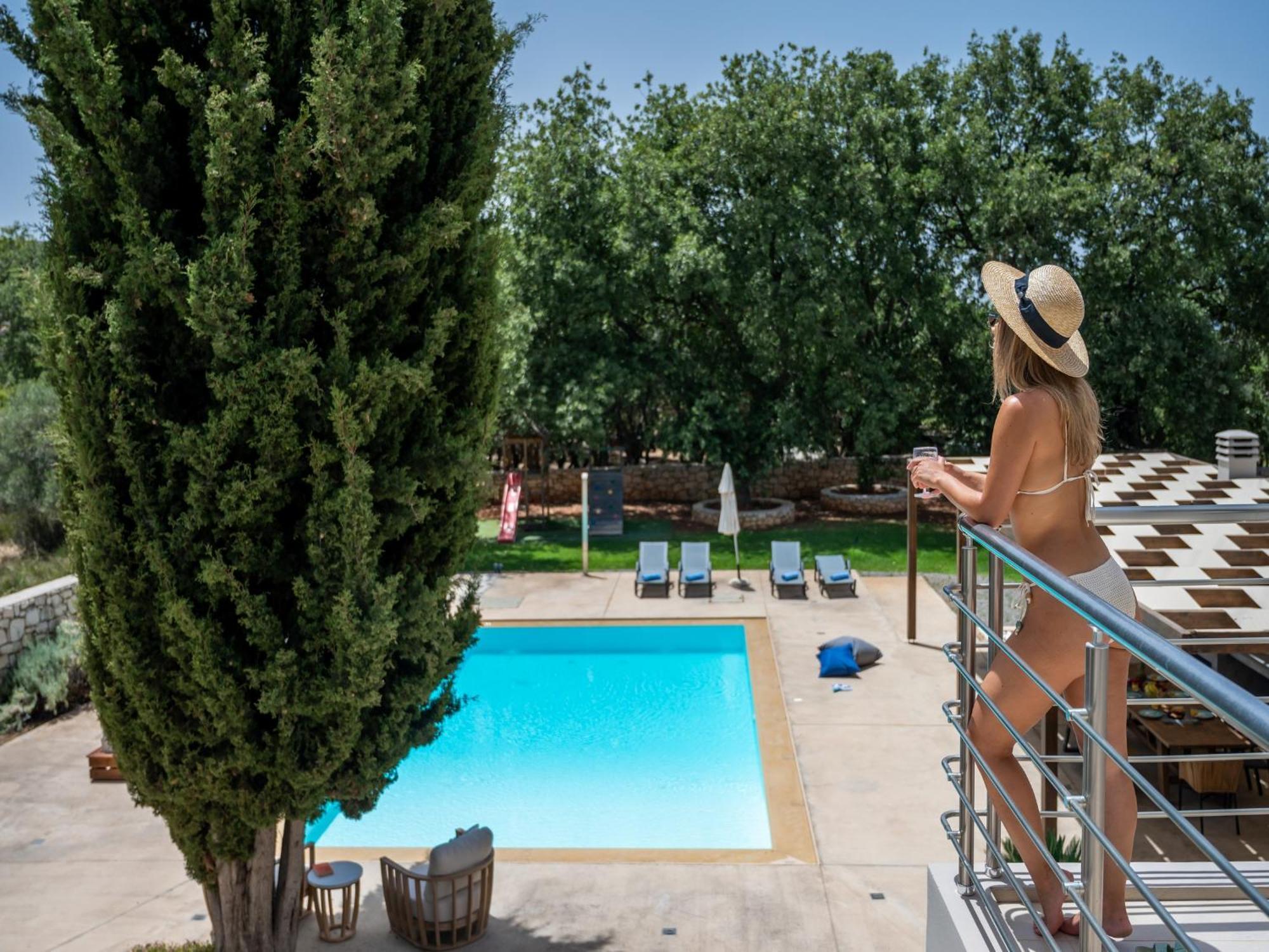 Villa Ellie - Heated Pool, Playground, Garden & Bbq! Vederoi Zewnętrze zdjęcie
