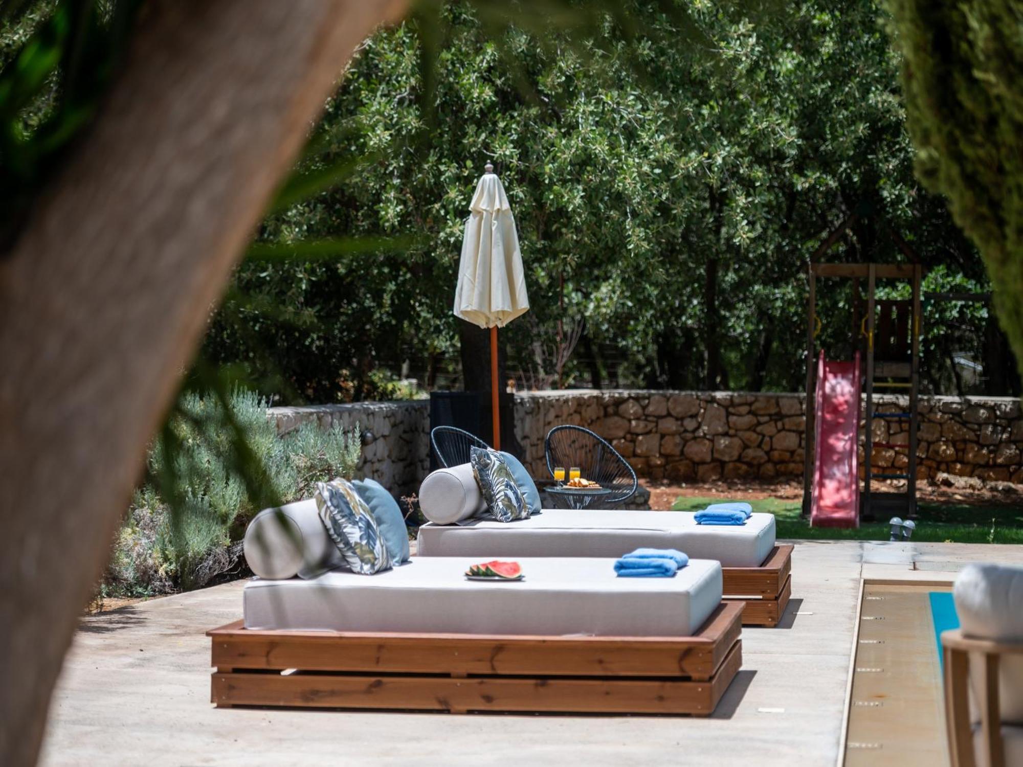 Villa Ellie - Heated Pool, Playground, Garden & Bbq! Vederoi Zewnętrze zdjęcie