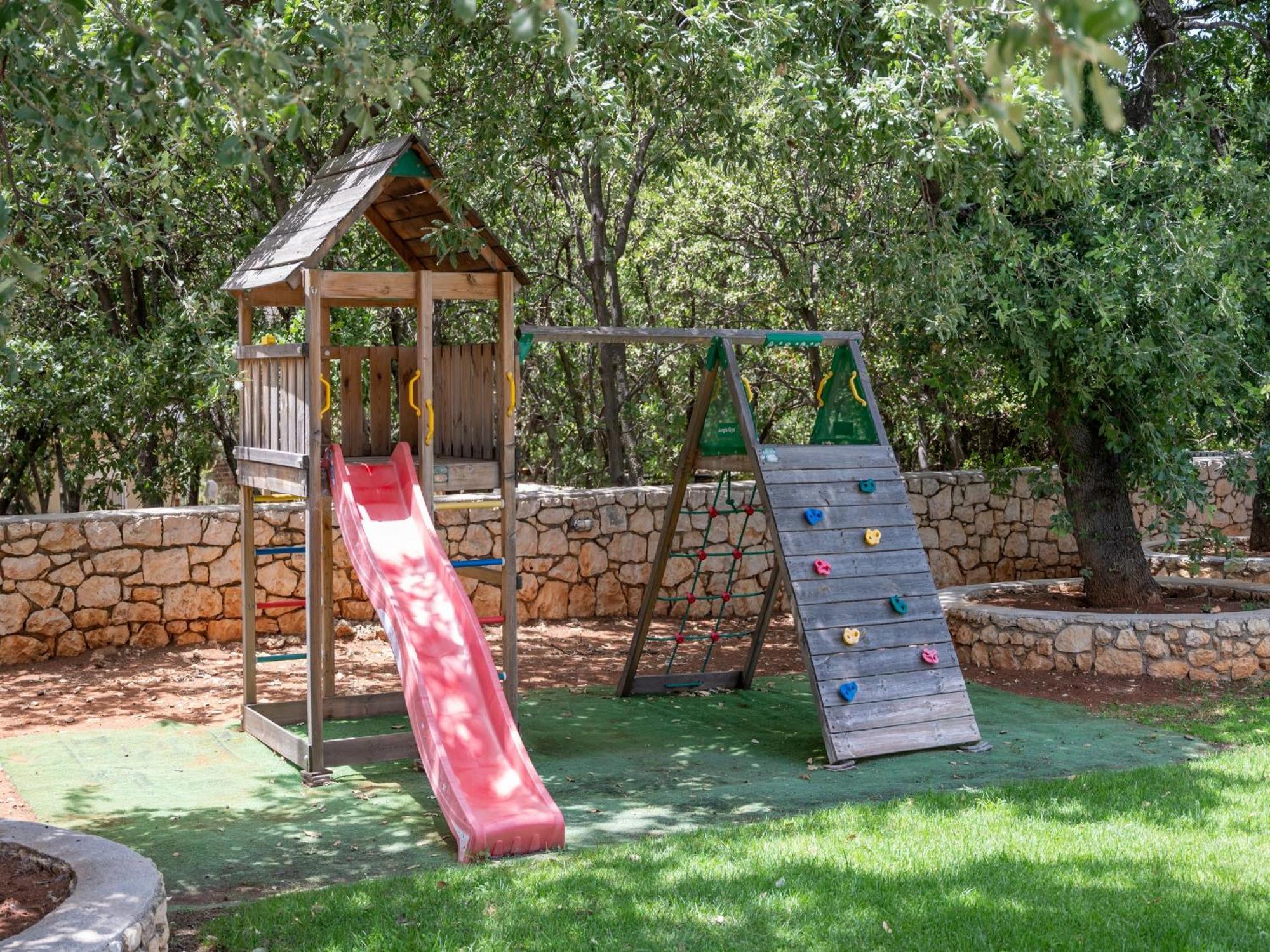 Villa Ellie - Heated Pool, Playground, Garden & Bbq! Vederoi Zewnętrze zdjęcie